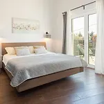 Villa Leonardo By