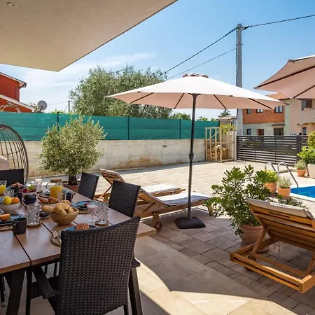 Vila Leonardo By